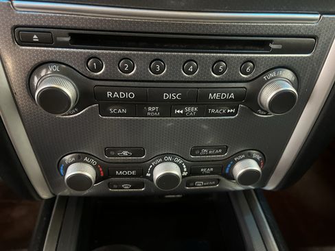 Used 2019 Nissan Pathfinder SL FWD image 16