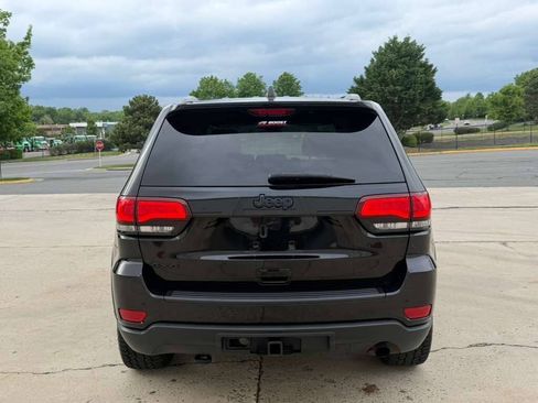 Used 2018 Jeep Grand Cherokee Laredo AWD/4WD image 4