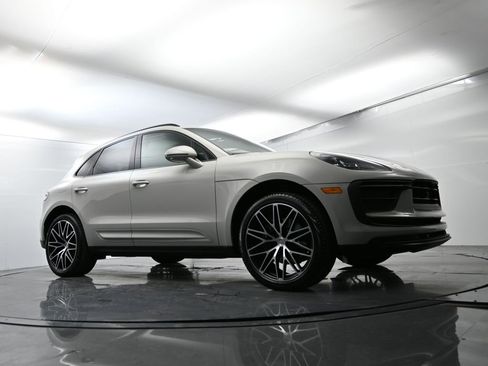 Certified 2025 Porsche Macan image 56