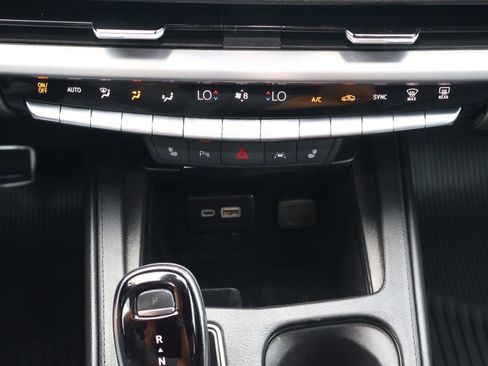 Used 2025 Cadillac XT4 Sport w/ Technology Package image 31