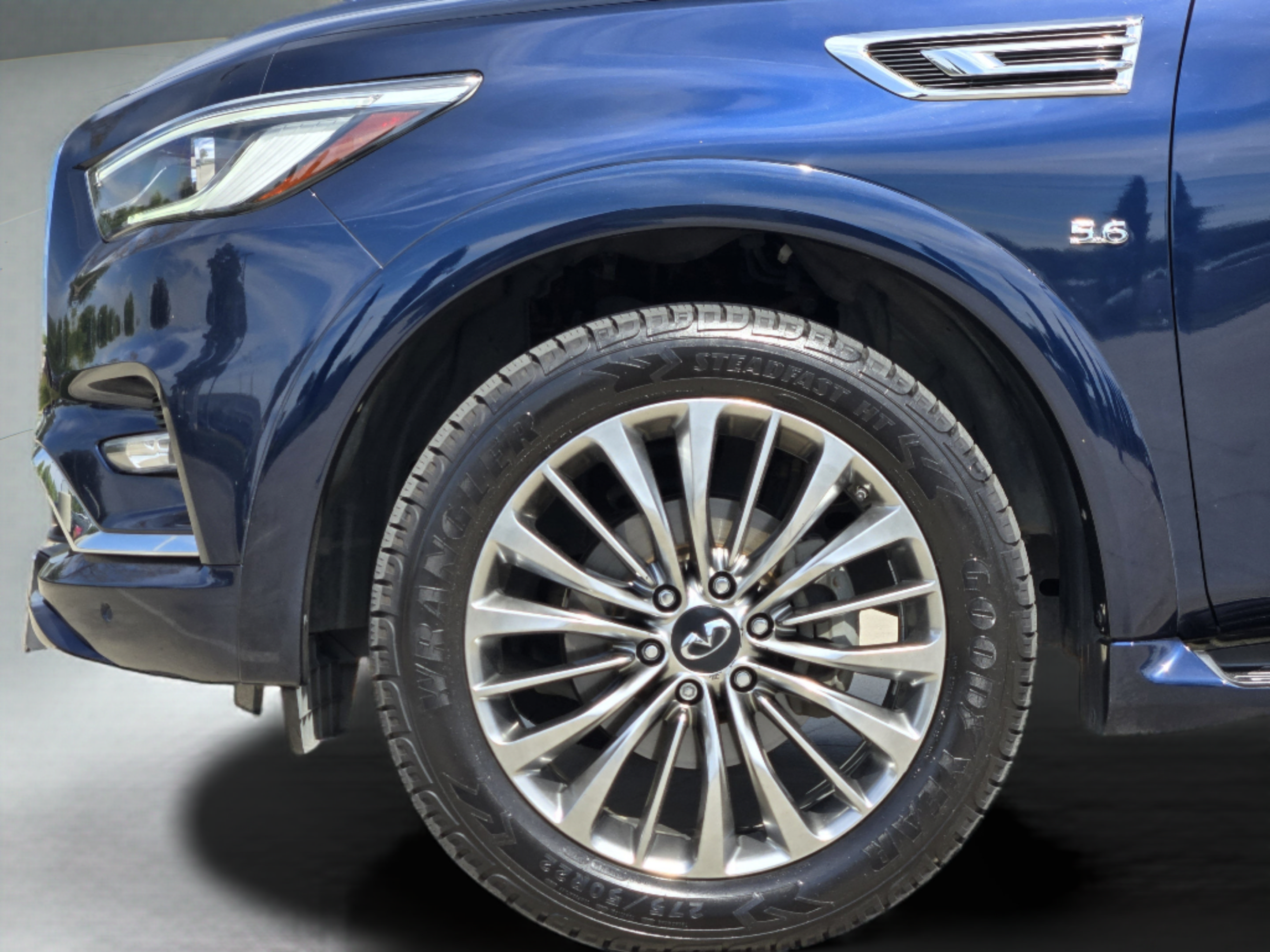 Used 2018 INFINITI QX80 4WD w/ Driver Assistance Package image 38