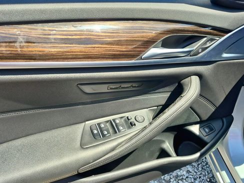 Used 2019 BMW 530i w/ Convenience Package RWD image 19
