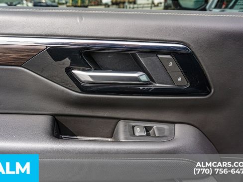 Used 2025 Chevrolet Suburban Premier AWD/4WD image 58