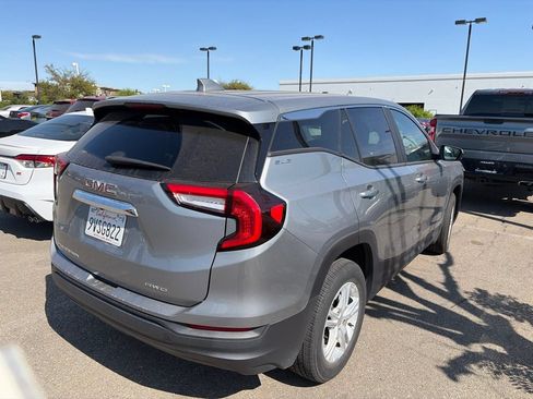 Used 2024 GMC Terrain SLE AWD/4WD image 6