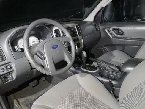 Used 2005 Ford Escape XLT AWD/4WD image 11