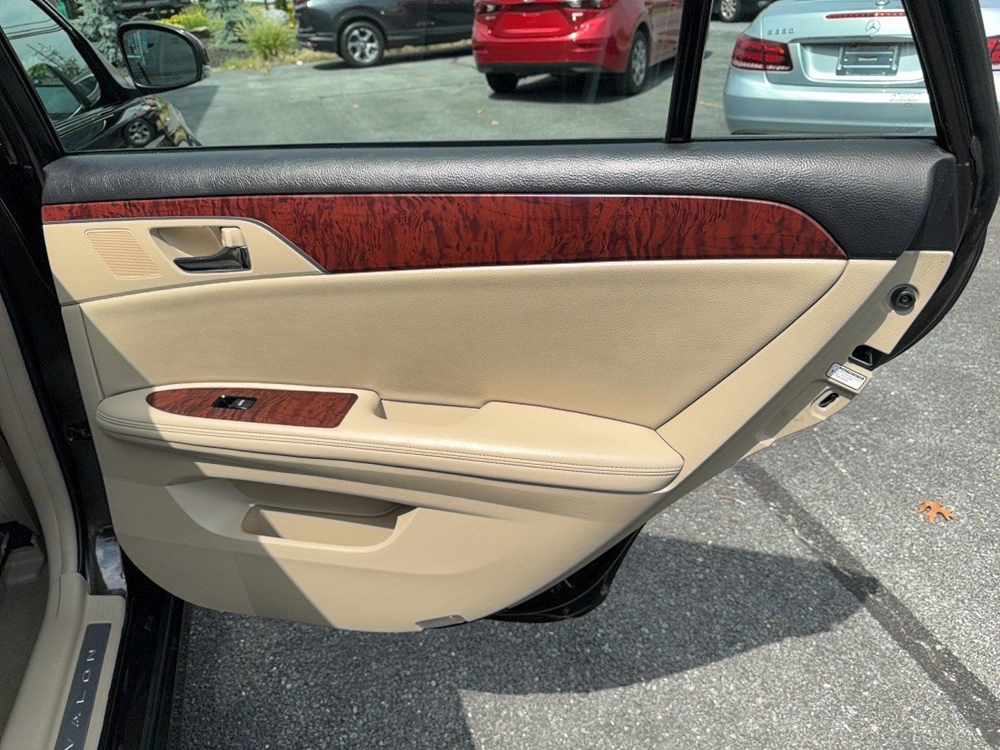 Used 2011 Toyota Avalon FWD image 22