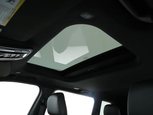 New 2025 Jeep Grand Cherokee Altitude image 16