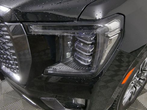 Used 2024 GMC Yukon Denali Ultimate image 9