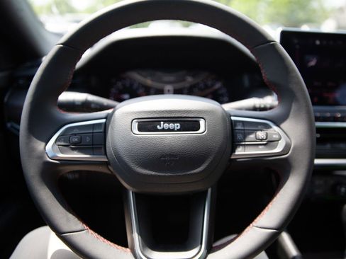 Used 2025 Jeep Compass Trailhawk AWD/4WD image 11