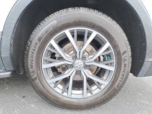Used 2018 Volkswagen Tiguan SE FWD image 30