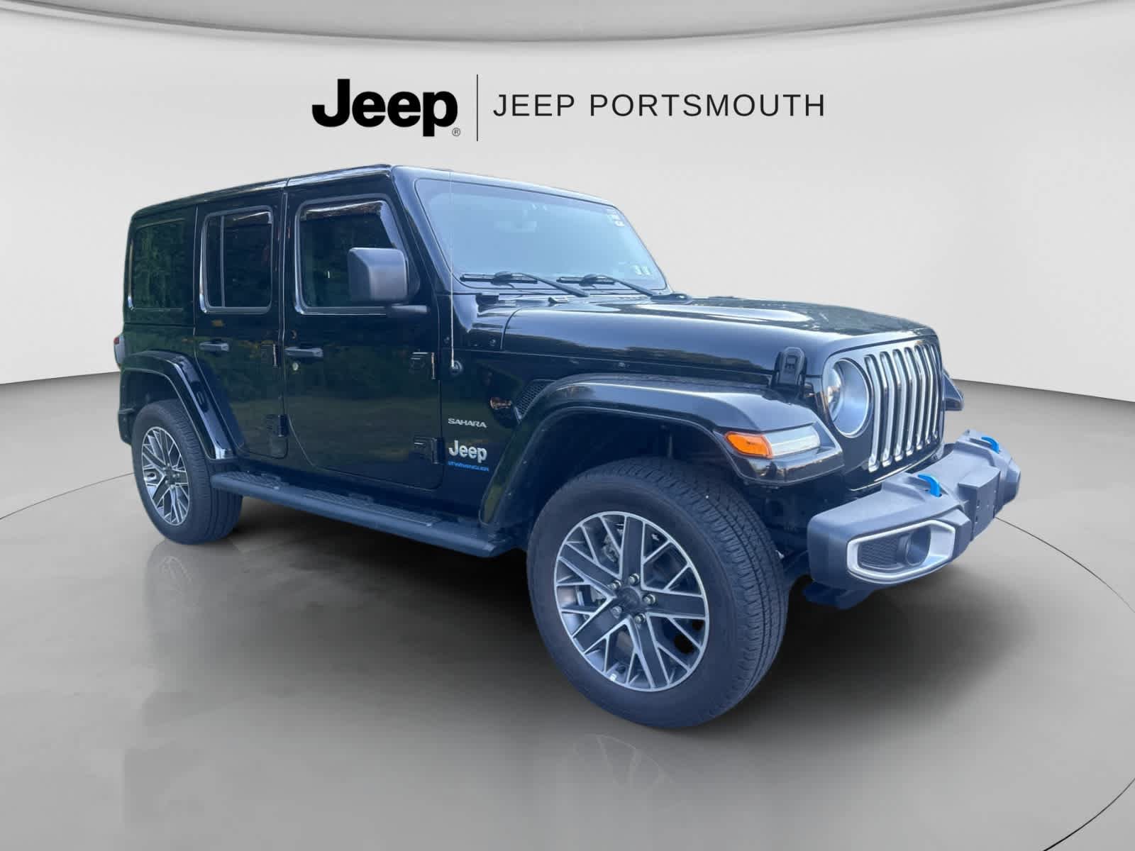 Used 2023 Jeep Wrangler Unlimited Sahara w/ Cold Weather Group AWD/4WD image 24