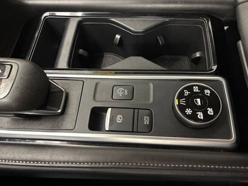Used 2025 Nissan Pathfinder SV AWD/4WD image 30