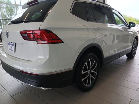 Used 2020 Volkswagen Tiguan SE w/ Panoramic Sunroof Package FWD image 4