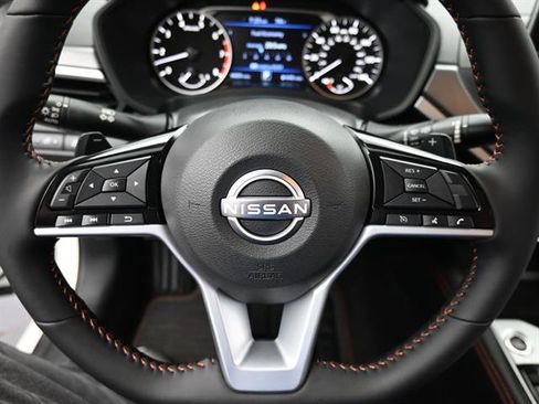 Used 2025 Nissan Altima 2.5 SR image 11