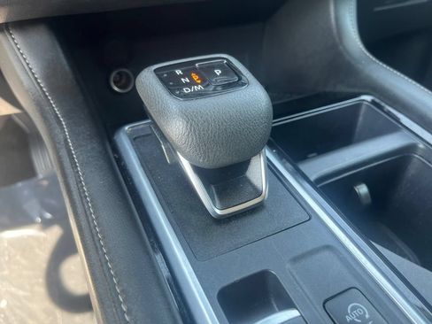 Used 2025 Nissan Pathfinder SV AWD/4WD image 32
