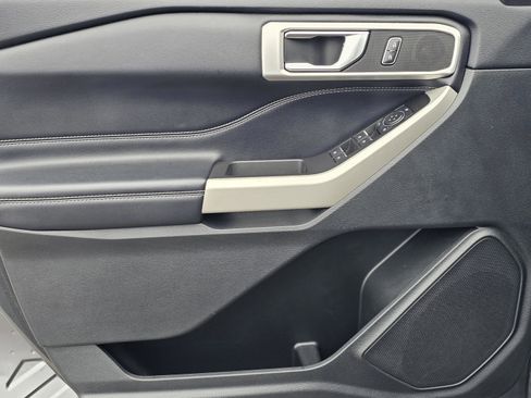 Used 2021 Ford Explorer XLT image 15