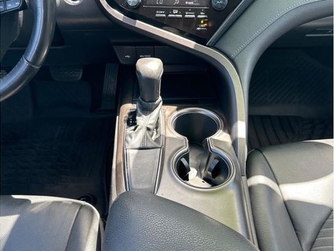 Used 2021 Toyota Camry SE w/ Convenience Package FWD image 19