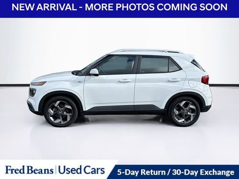 Used 2023 Hyundai Venue SEL image 4