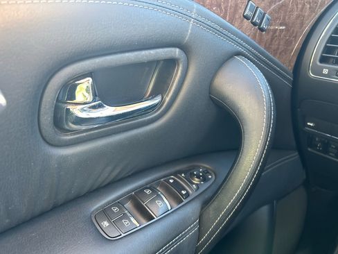 Used 2017 INFINITI QX80 4WD w/ Driver Assistance Package image 32