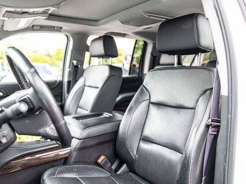 Used 2017 GMC Yukon XL SLT w/ Open Road Package AWD/4WD image 19