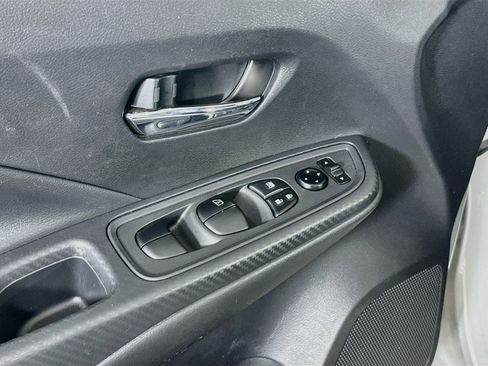 Used 2025 Nissan Versa SV FWD image 15