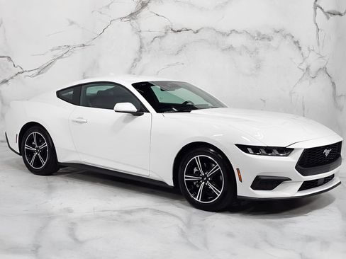 Used 2025 Ford Mustang Coupe image 7