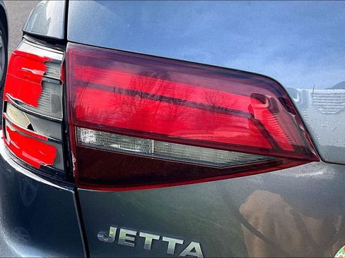 Used 2016 Volkswagen Jetta Sport w/ Lighting Package FWD image 7