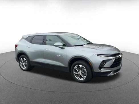 Used 2025 Chevrolet Blazer LT image 2