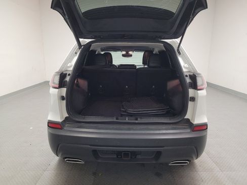 Used 2019 Jeep Cherokee Latitude Plus w/ Comfort/Convenience Group image 29