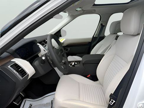 Certified 2025 Land Rover Discovery Dynamic SE image 25