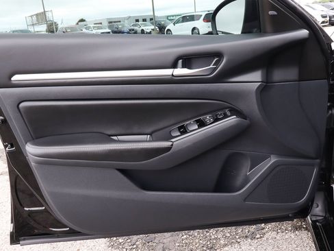 Used 2023 Nissan Altima 2.5 SV image 13