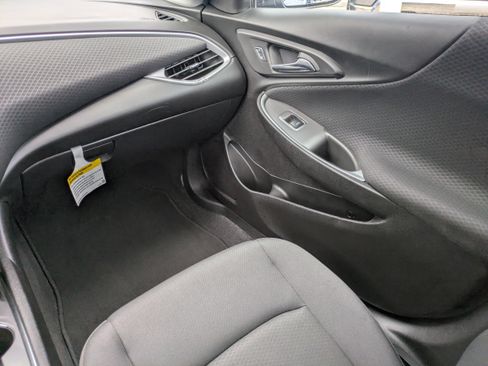 Used 2025 Chevrolet Malibu LT FWD image 9