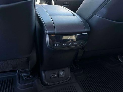 Used 2023 Toyota Highlander Limited AWD/4WD image 29