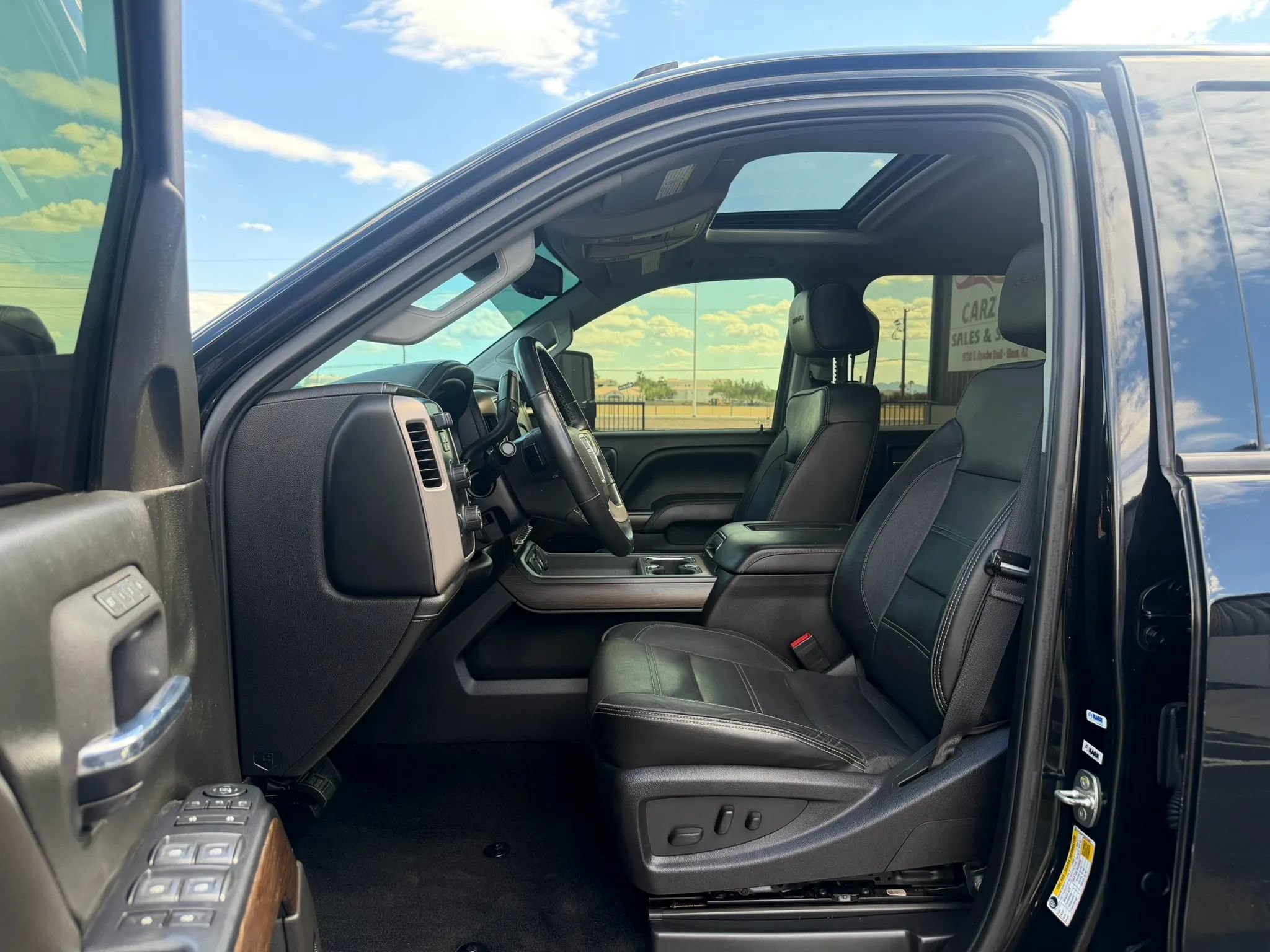 Used 2017 GMC Sierra 2500 Denali w/ Duramax Plus Package AWD/4WD image 21