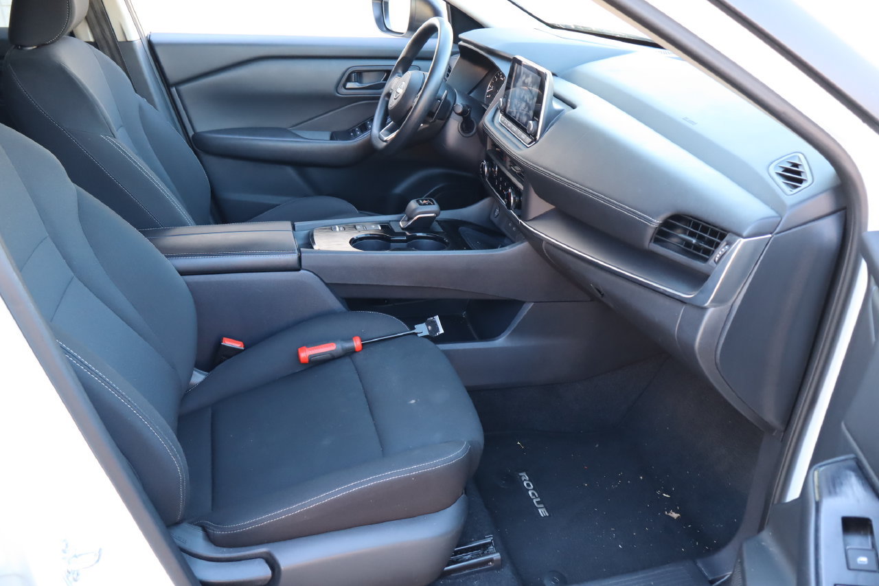Used 2024 Nissan Rogue S FWD image 15