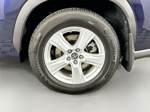 Certified 2021 Toyota Highlander LE image 28