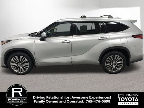 Used 2021 Toyota Highlander Platinum image 3