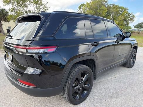 Used 2024 Jeep Grand Cherokee Altitude image 5