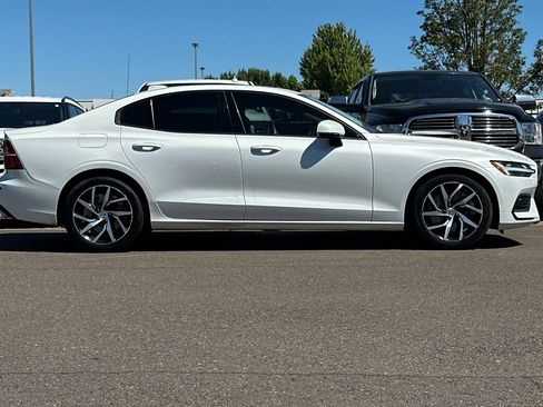 Used 2019 Volvo S60 T6 Momentum w/ Multimedia Package AWD/4WD image 3