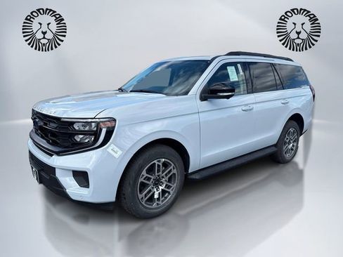 New 2026 Ford Expedition Active image 1