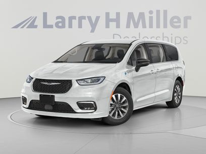 Used 2024 Chrysler Pacifica Limited