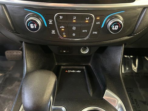 Used 2024 GMC Terrain SLE image 44