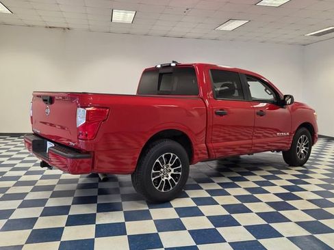 Used 2022 Nissan Titan SV RWD image 8