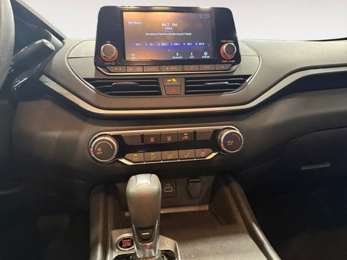 Used 2024 Nissan Altima 2.5 S FWD image 12