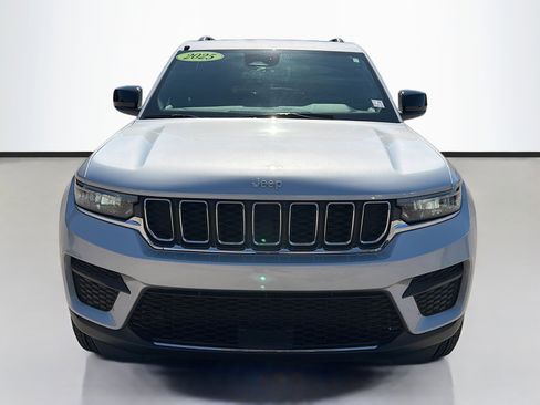 Used 2025 Jeep Grand Cherokee Laredo X image 8