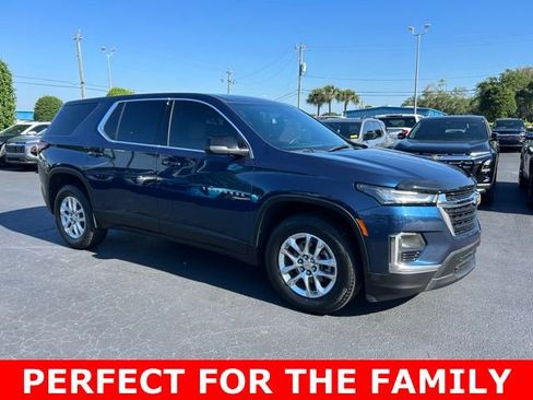 Used 2023 Chevrolet Traverse LS image 1