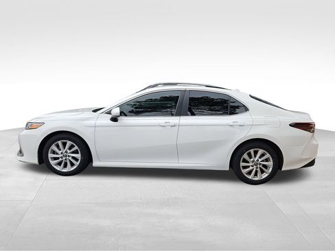 Used 2022 Toyota Camry LE image 4