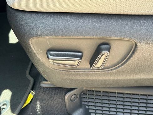 Used 2023 Toyota Sienna LE w/ LE Plus Package FWD image 25