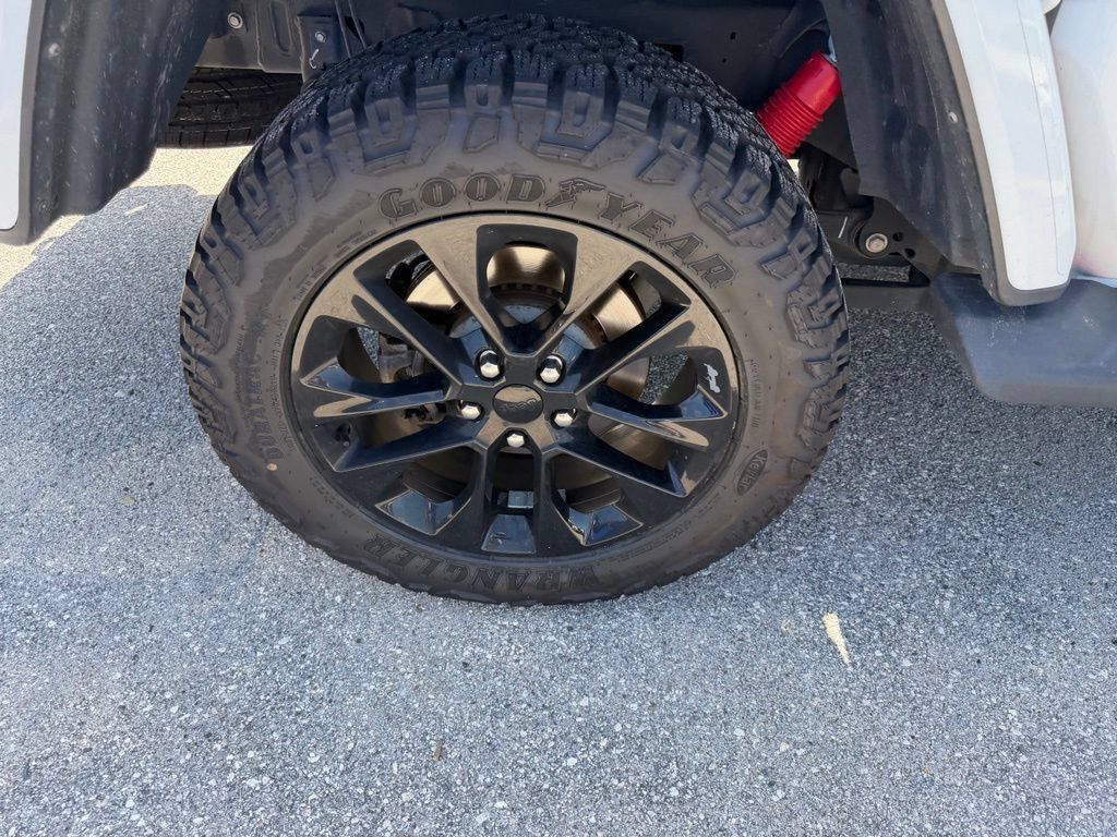 Used 2023 Jeep Gladiator Overland AWD/4WD image 5