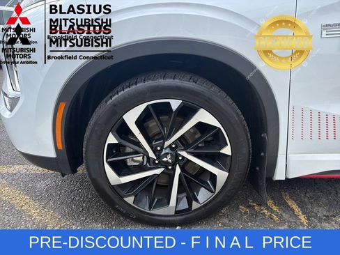 Used 2023 Mitsubishi Outlander 4WD Plug-In Hybrid image 12